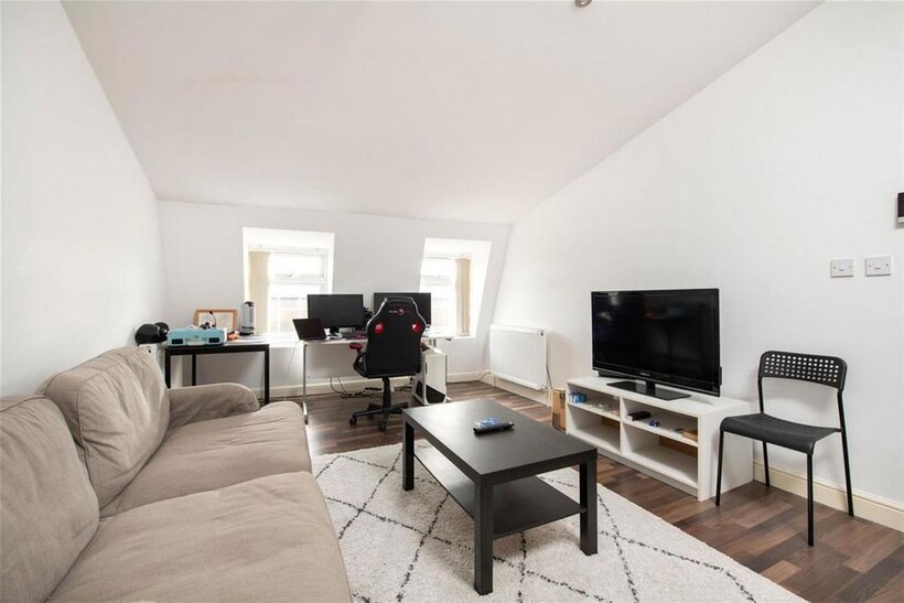 King Street, Twickenham TW1 1 bed flat to rent - £1,550 pcm (£358 pw)