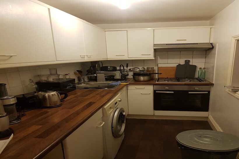 Stockwell Road, Stockwell London SW9 4 bed flat to rent - £3,402 pcm (£785 pw)