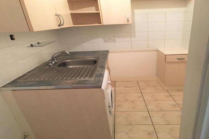 Stockwell Road, Stockwell London SW9 4 bed flat to rent - £3,402 pcm (£785 pw)