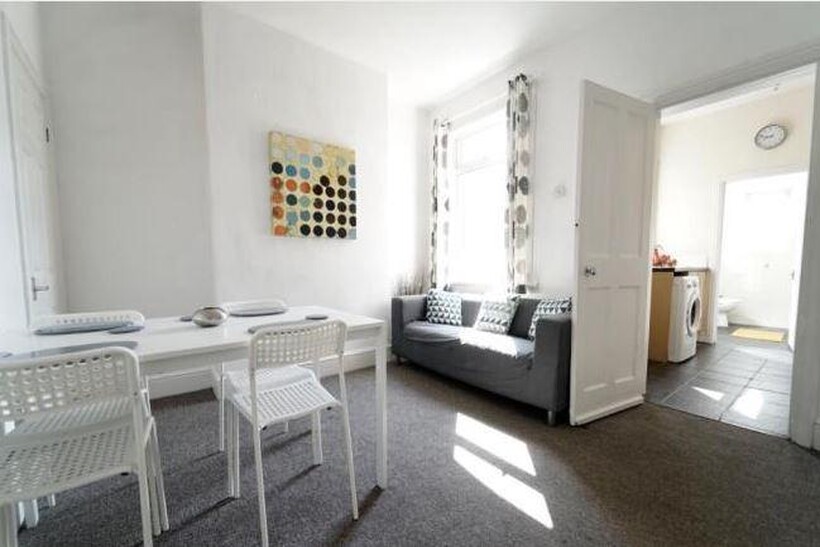 Newcombe Road, Coventry CV5 4 bed terraced house to rent - £1,870 pcm (£432 pw)