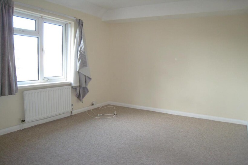 Natal Road, Brighton BN2 3 bed flat to rent - £1,984 pcm (£458 pw)