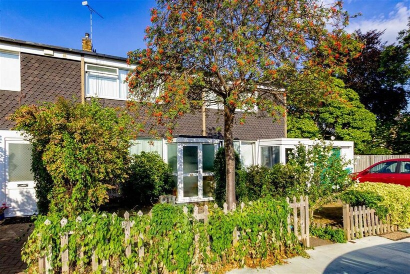 Cambridge Road, Teddington TW11 3 bed house to rent - £2,195 pcm (£507 pw)