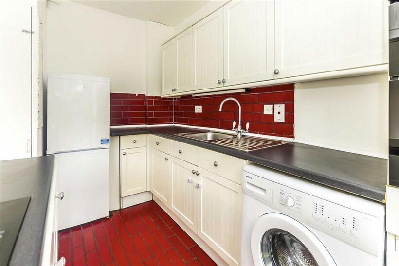 Cambridge Road, Teddington TW11 3 bed house to rent - £2,195 pcm (£507 pw)