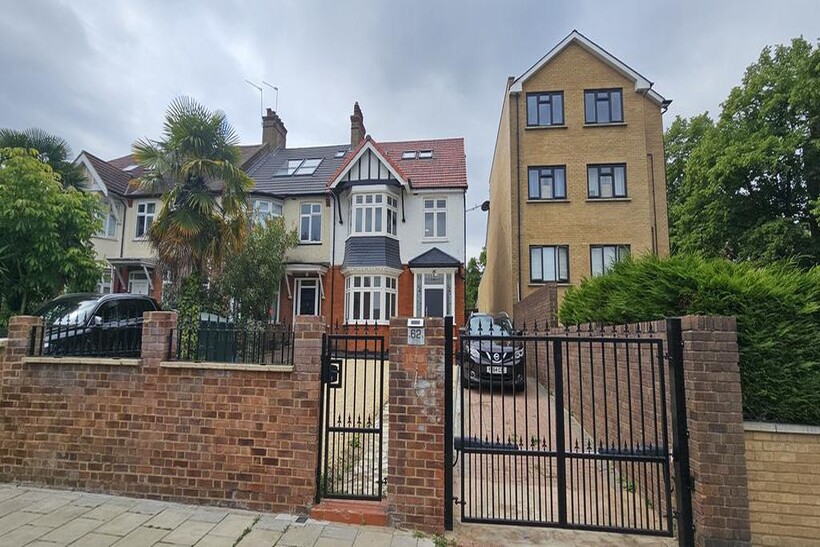 London SW2 1 bed detached house to rent - £11,500 pcm (£2,654 pw)