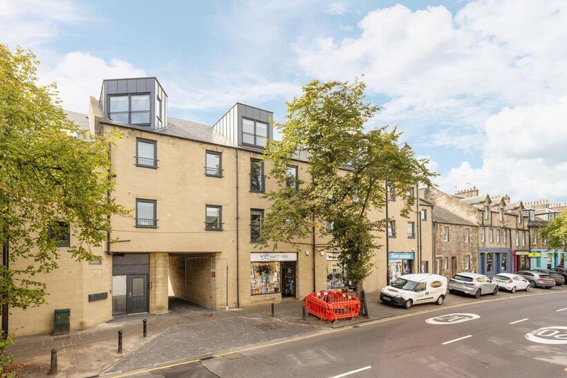High Street, Linlithgow, EH49 3 bed apartment to rent - £1,590 pcm (£367 pw)