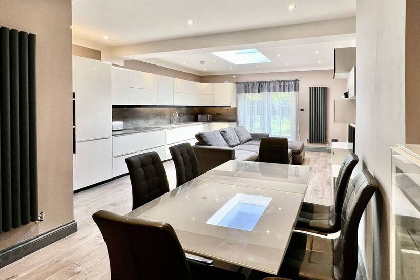 Eswyn Road, Tooting, London, SW17 4 bed terraced house to rent - £4,594 pcm (£1,060 pw)