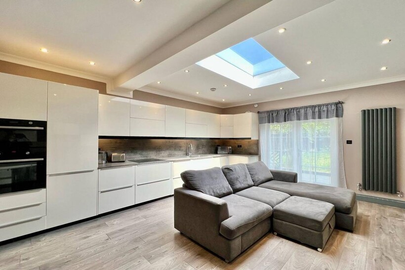 Eswyn Road, Tooting, London, SW17 4 bed terraced house to rent - £4,594 pcm (£1,060 pw)