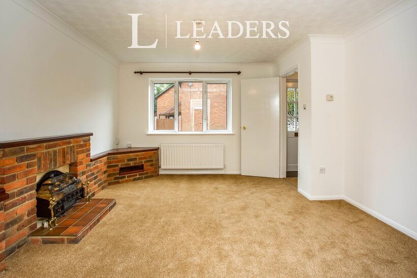 Brookside Way, West End, Southampton... 3 bed detached house to rent - £1,425 pcm (£329 pw)