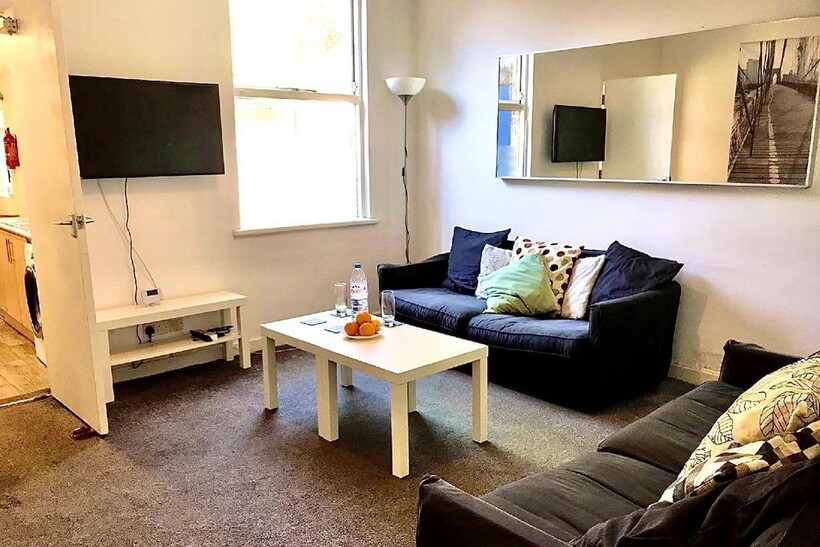 Nottingham NG7 3 bed house to rent - £391 pcm (£90 pw)