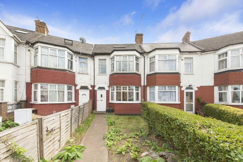 Cobham Road, London N22 4 bed terraced house to rent - £3,950 pcm (£912 pw)