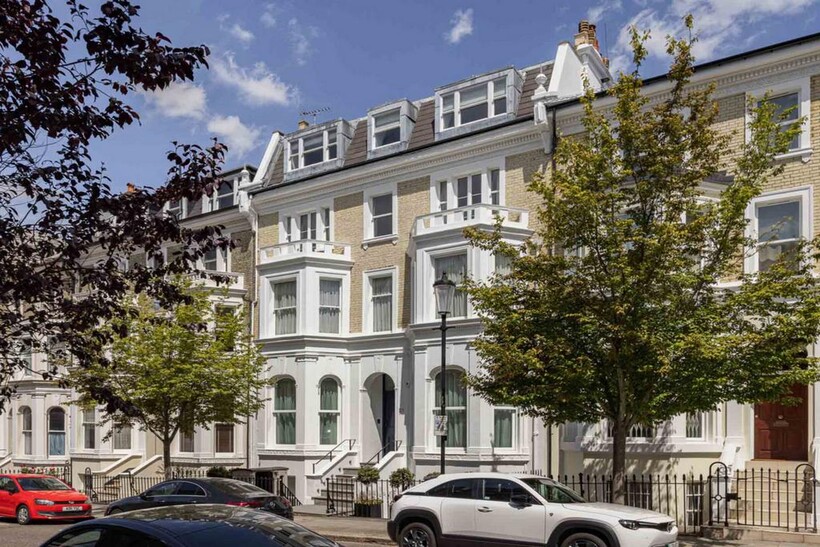 Campden Hill Gardens, London, W8 6 bed townhouse to rent - £36,833 pcm (£8,500 pw)