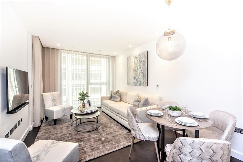Charles Clowes Walk, London SW11 2 bed apartment to rent - £4,100 pcm (£946 pw)