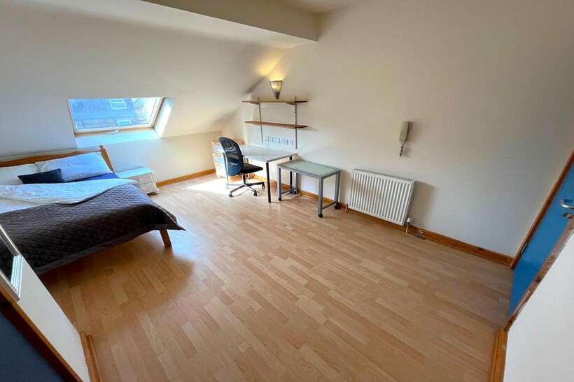 Russell Road, Nottingham NG7 1 bed in a house share to rent - £533 pcm (£123 pw)