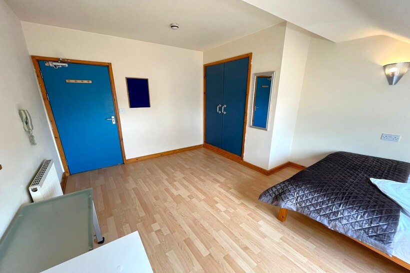 Russell Road, Nottingham NG7 1 bed in a house share to rent - £533 pcm (£123 pw)