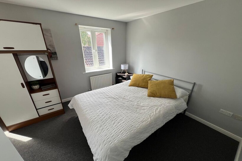 A bright and tidy double bedroom featuring a co...