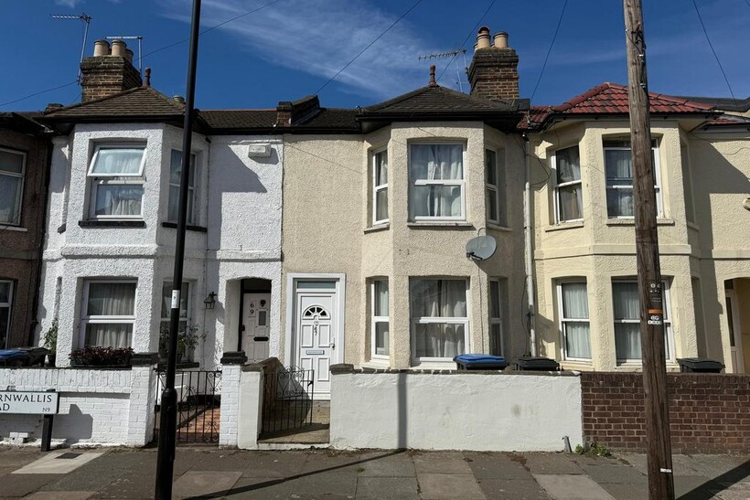 Cornwallis Road, London N9 3 bed house to rent - £2,200 pcm (£508 pw)