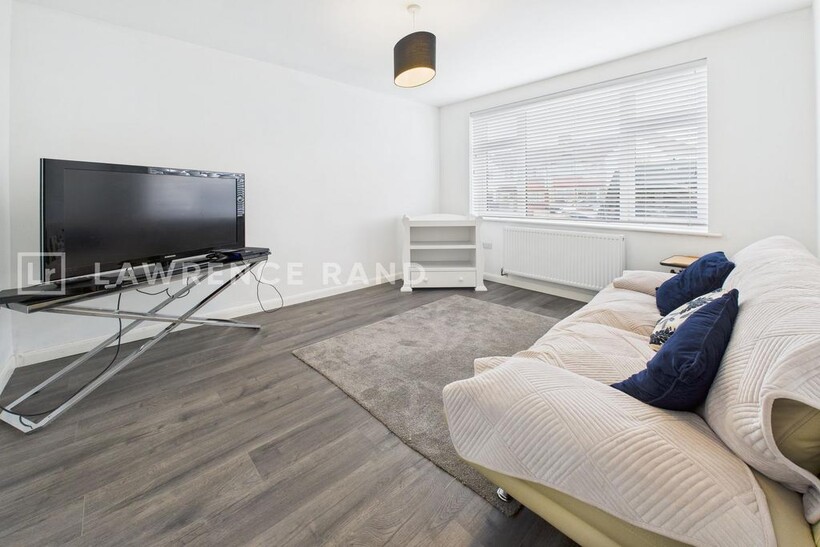 Burns Avenue, Southall, UB1 4 bed end of terrace house to rent - £3,100 pcm (£715 pw)