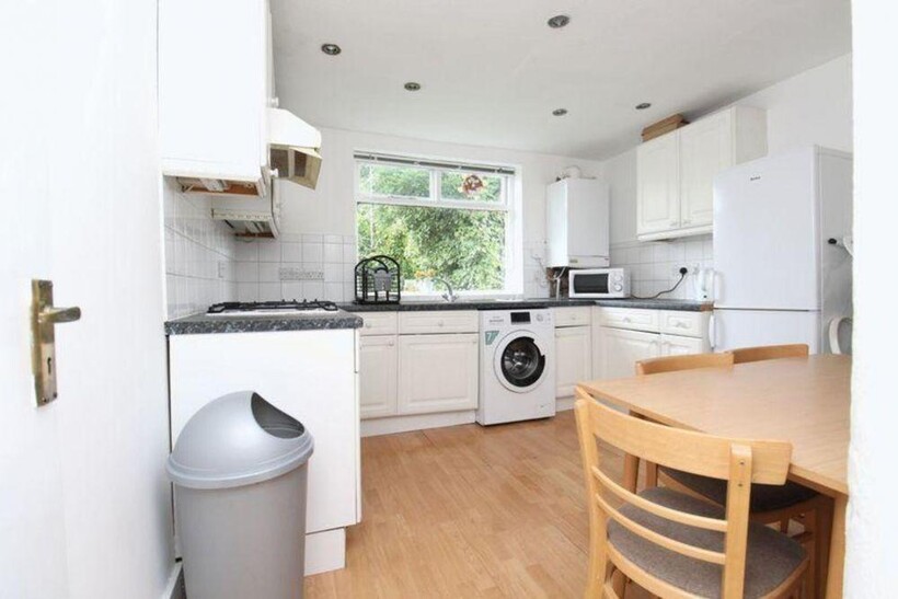 N8 3 bed flat to rent - £2,535 pcm (£585 pw)
