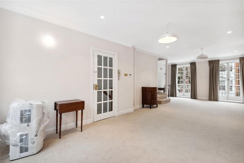 Holland Park Road, London W14 3 bed terraced house to rent - £5,980 pcm (£1,380 pw)