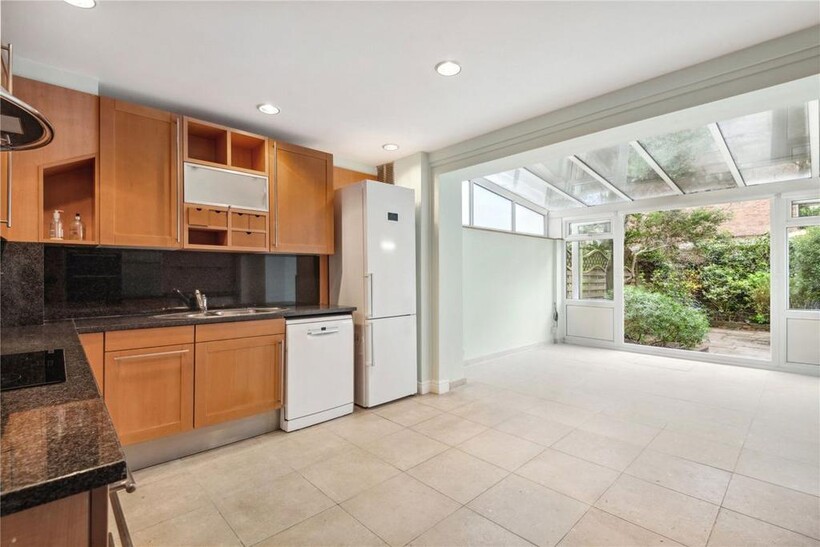 Holland Park Road, London W14 3 bed terraced house to rent - £5,980 pcm (£1,380 pw)