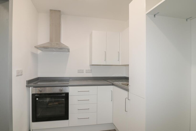 Lewisham High Street, London SE13 4 bed flat share to rent - £785 pcm (£181 pw)