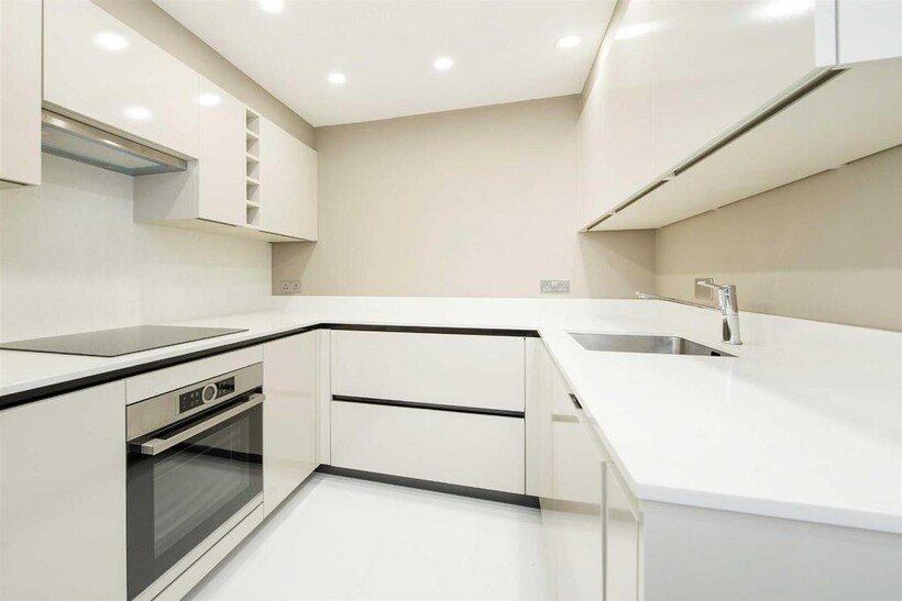 Finchley Road, Swiss Cottage, London 3 bed flat to rent - £4,398 pcm (£1,015 pw)