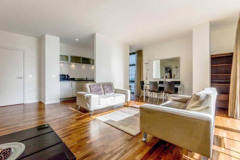 Discovery Dock West 2 bed apartment to rent - £3,098 pcm (£715 pw)