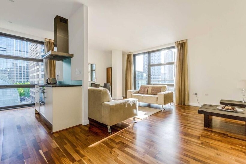 Discovery Dock West 2 bed apartment to rent - £3,098 pcm (£715 pw)