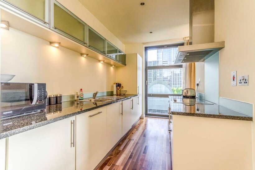 Discovery Dock West 2 bed apartment to rent - £3,098 pcm (£715 pw)