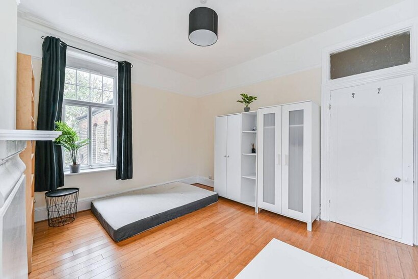 Streatham High Road, Streatham... 2 bed flat to rent - £2,195 pcm (£507 pw)