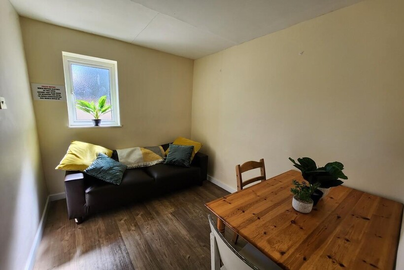 Lounge/Dining