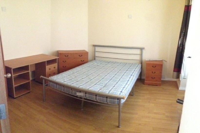 Nottingham NG7 4 bed flat to rent - £435 pcm (£100 pw)