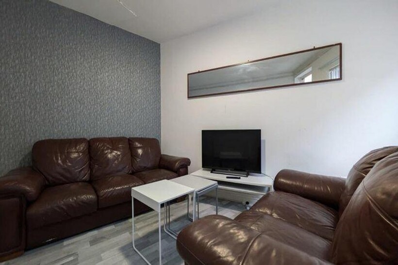 A spacious and inviting large modern living roo...