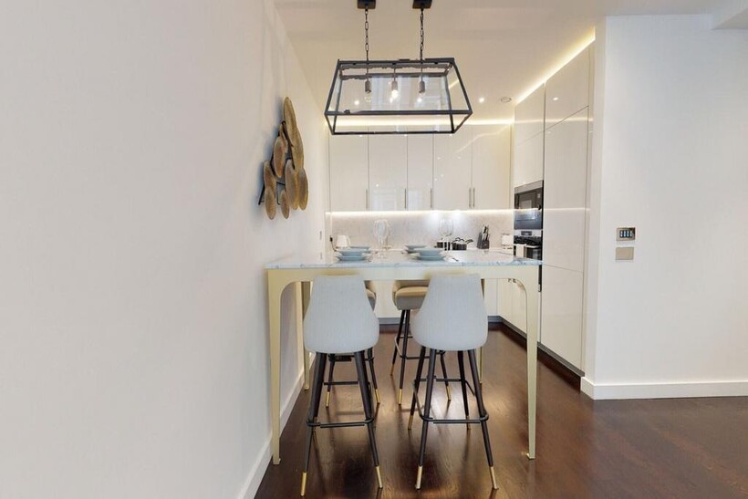 Charles Clowes Walk, Nine Elms, SW11 2 bed flat to rent - £5,092 pcm (£1,175 pw)