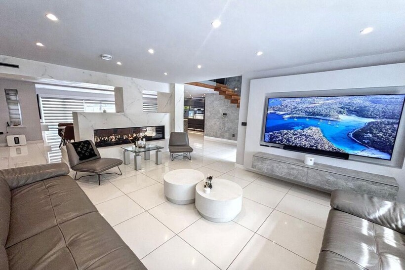 Davyhulme Road, Urmston, Manchester 4 bed detached house to rent - £5,995 pcm (£1,383 pw)