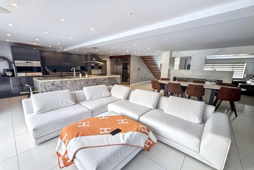 Davyhulme Road, Urmston, Manchester 4 bed detached house to rent - £5,995 pcm (£1,383 pw)