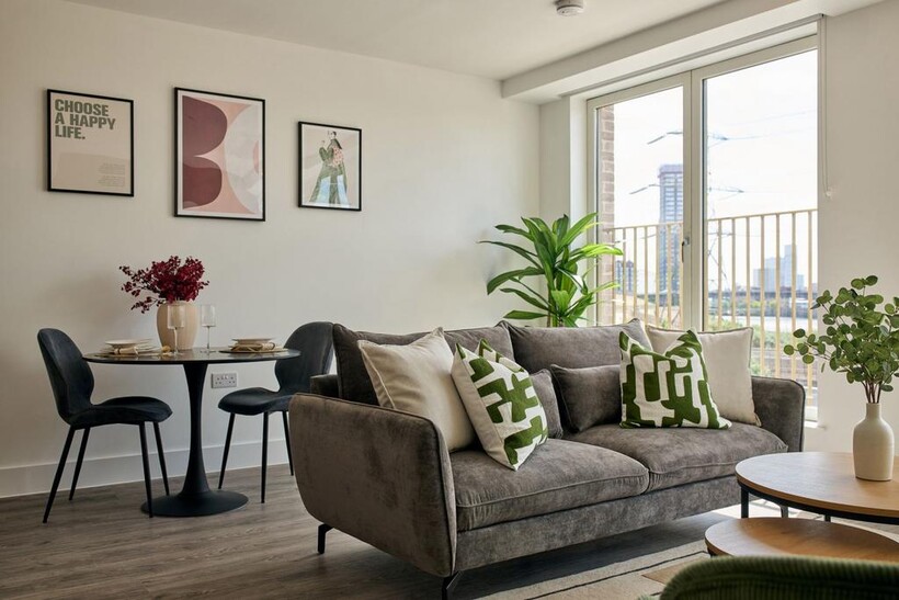 Fortunes Dock, Canning Town London E16 1 bed apartment to rent - £2,095 pcm (£483 pw)