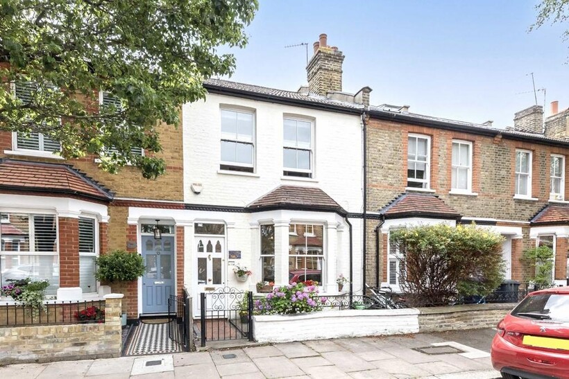 Hessel Road, London W13 2 bed house to rent - £2,548 pcm (£588 pw)