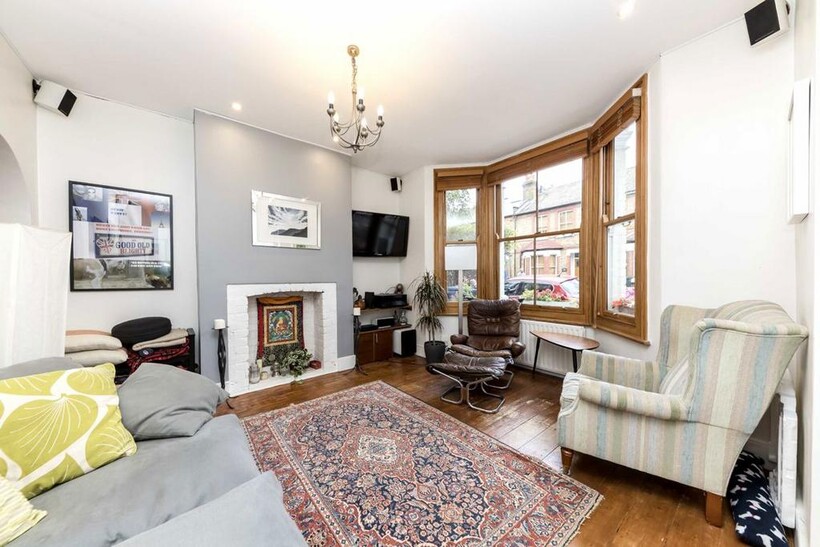 Hessel Road, London W13 2 bed house to rent - £2,548 pcm (£588 pw)
