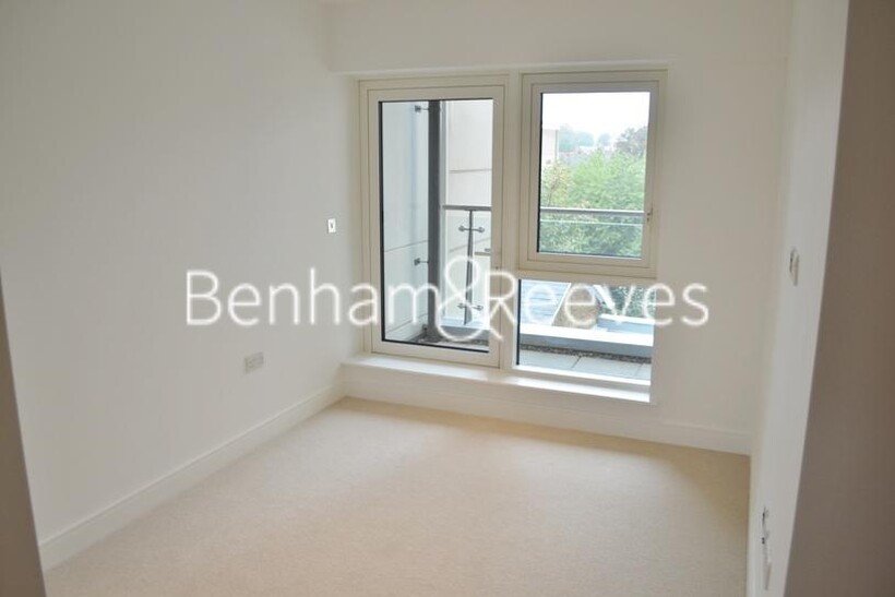 Longfield Avenue, Ealing W5 2 bed apartment to rent - £3,100 pcm (£715 pw)