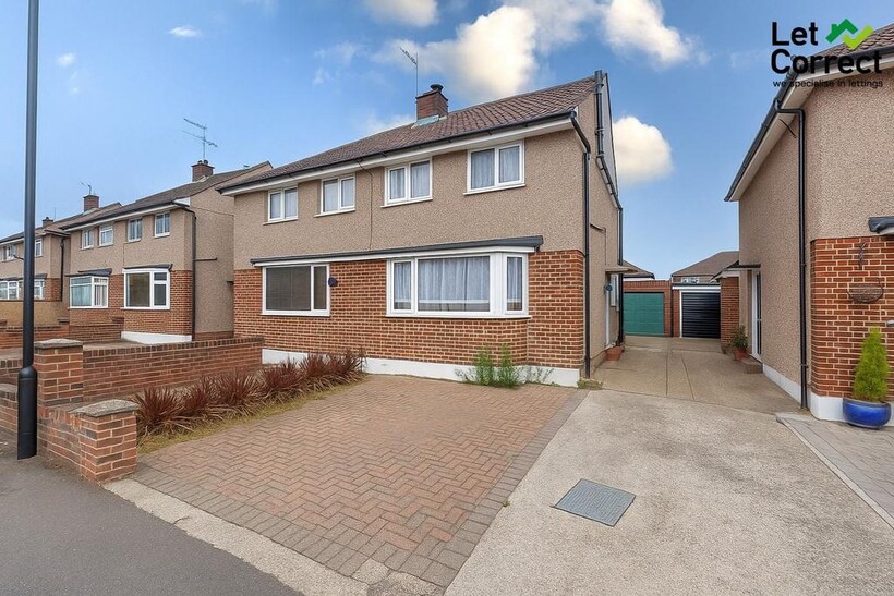 Enfield EN3 1 bed in a house share to rent - £1,020 pcm (£235 pw)