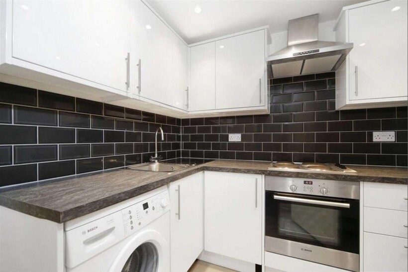 Warren Court, 293-295 Euston Road, NW1 2 bed apartment to rent - £3,423 pcm (£790 pw)