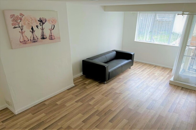Barking Road, London E13 2 bed flat to rent - £1,795 pcm (£414 pw)