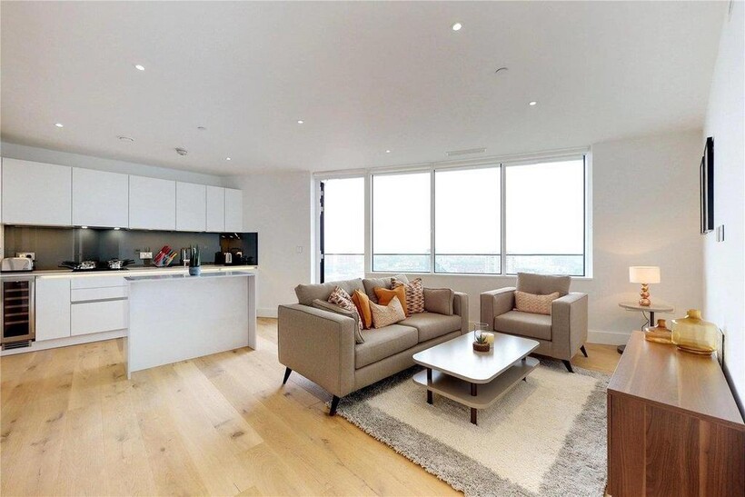 Lombard Road, London SW11 2 bed apartment to rent - £3,662 pcm (£845 pw)