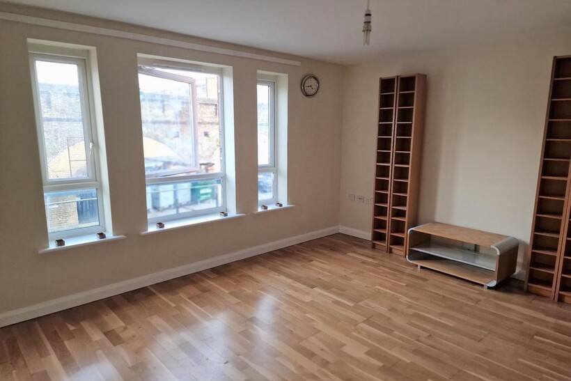 Leyton, London E10 1 bed flat to rent - £1,425 pcm (£329 pw)