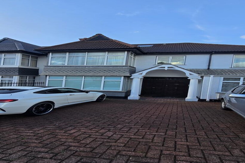 Queenscourt, Wembley HA9 1 bed flat to rent - £1,582 pcm (£365 pw)