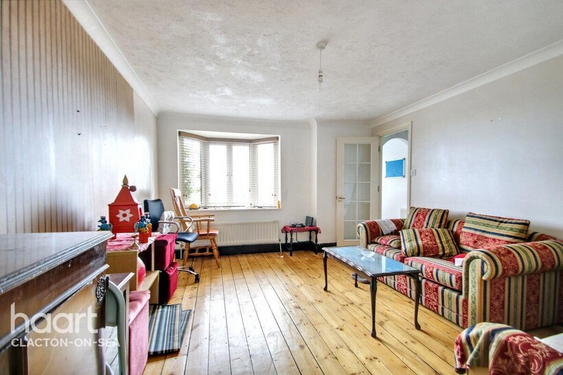 Burnham Court, CLACTON-ON-SEA 3 bed semi-detached house to rent - £1,300 pcm (£300 pw)