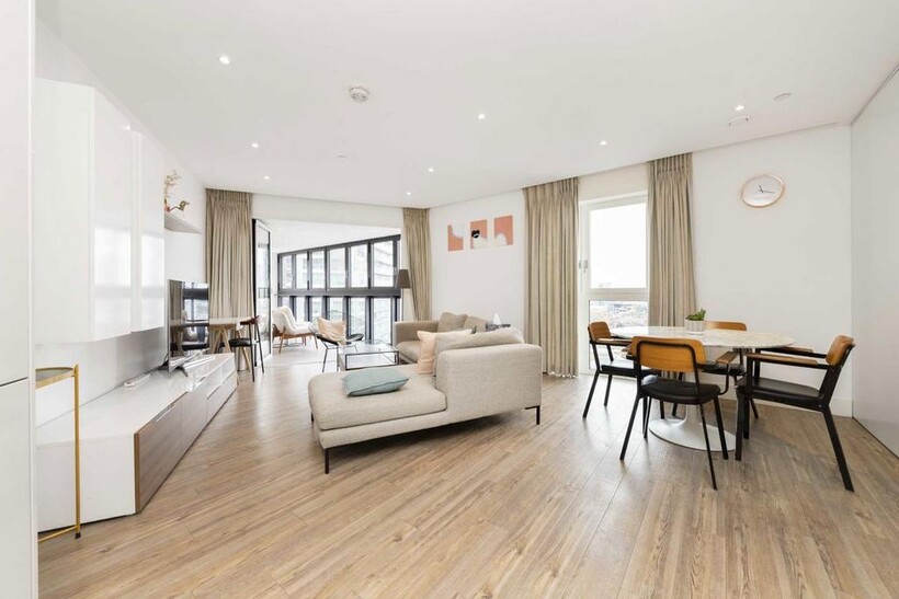 New Drum Street, London E1 3 bed flat to rent - £4,200 pcm (£969 pw)