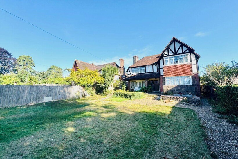 Tudor Lodge, Havant Road 4 bed house to rent - £2,070 pcm (£478 pw)