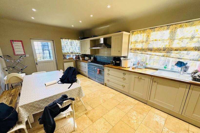 Tudor Lodge, Havant Road 4 bed house to rent - £2,070 pcm (£478 pw)